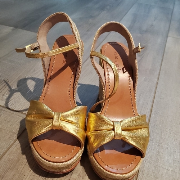 KATE Spade bow gold espadrilles. Size 8/5. - Picture 1 of 8